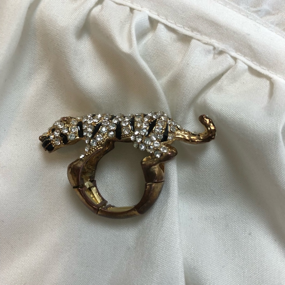 DONATION SALE Stretchy Tiger Rhinestone Ring - Picture 4 of 5